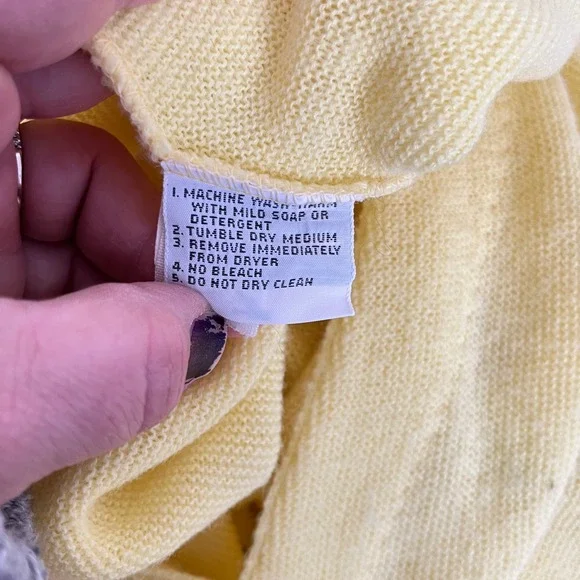 Izod Lacoste Cardigan Sweater Mens M Yellow Vintage V-Neck Crocodile Logo - Picture 5 of 5